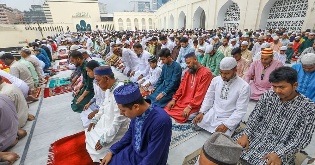 জাতীয় মসজিদে ঈদের প্রথম জামাত অনুষ্ঠিত