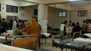 ঈদের দিনে চিকিৎসা নিতে হাসপাতালে ভিড়