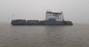 ফেরিতে রেলিং না থাকায় নদীতে পড়ে সিএনজিটি