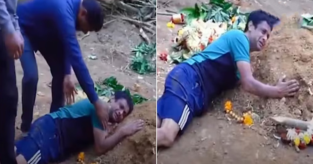 ‘আমিও এখানেই থাকব’, কবরের উপর শুয়ে সন্তানহারা বাবার আর্তনাদ