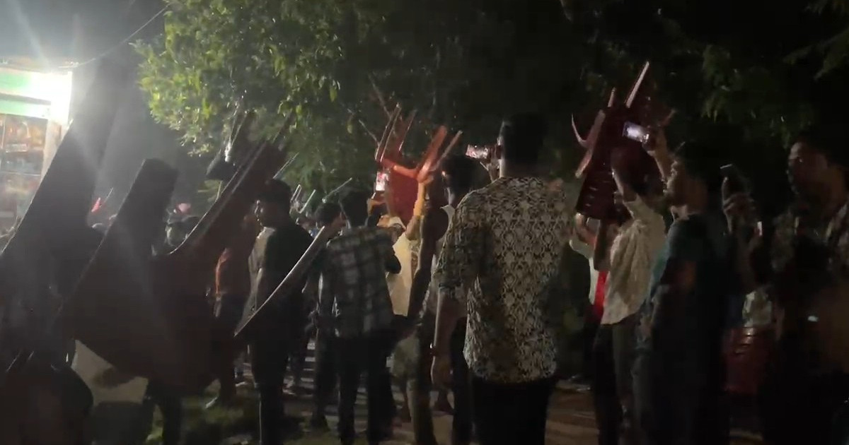 রাজবাড়ীতে ‘তাণ্ডব’ দেখতে এসে সিনেমা হলেেই তাণ্ডব চালালো দর্শক