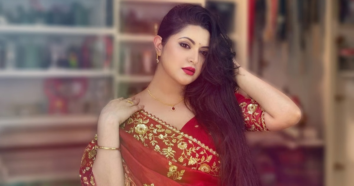 রাতের আঁধারে ফলবাগানে ঢুকে এ কী করলেন পরীমনি?