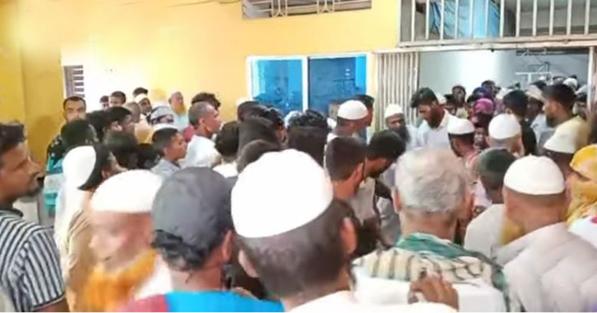 পীর সাহেব চরমোনাই'র পক্ষ থেকে কোরবানি গোশত বিতরণ