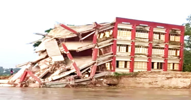 যমুনায় তলিয়ে গেলো তিনতলা স্কুল