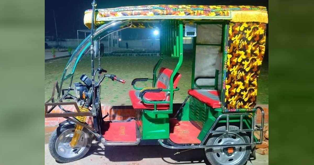 অটোরিকশা চার্জ দিতে গিয়ে বিদ্যুৎস্পৃষ্ট, অতঃপর...