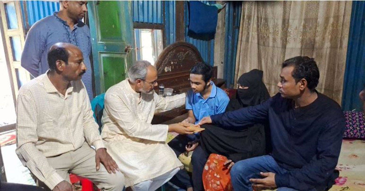 জুলাই আন্দোলনে পুলিশের গুলিতে দৃষ্টি হারানো মুবিনের পাশে তারেক রহমান