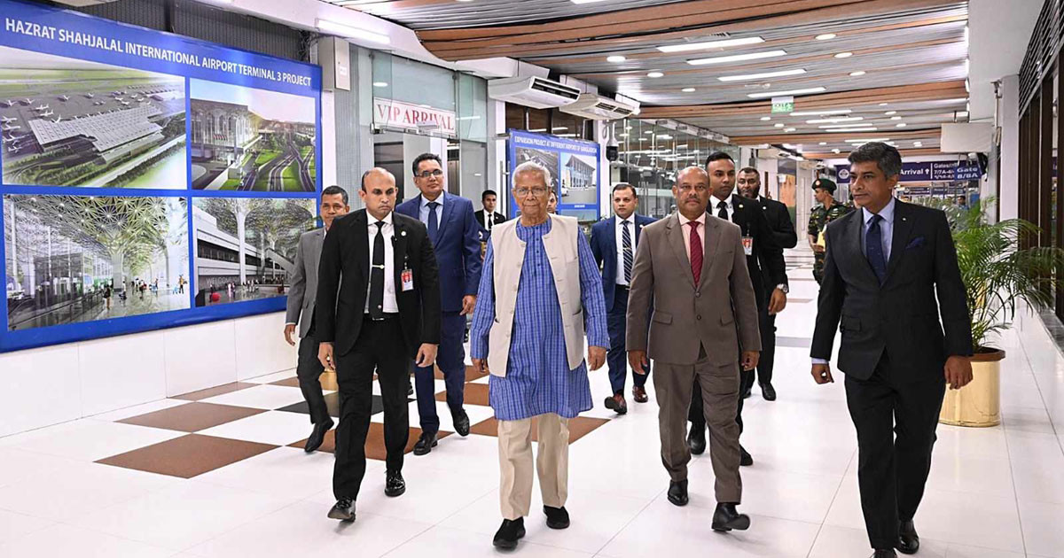 যুক্তরাজ্যের উদ্দেশে দেশ ছাড়লেন প্রধান উপদেষ্টা
