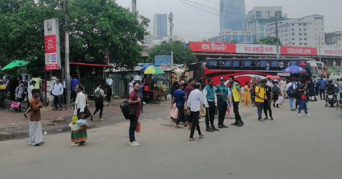 স্বস্তিতে রাজধানীতে ফিরছেন কর্মজীবীরা