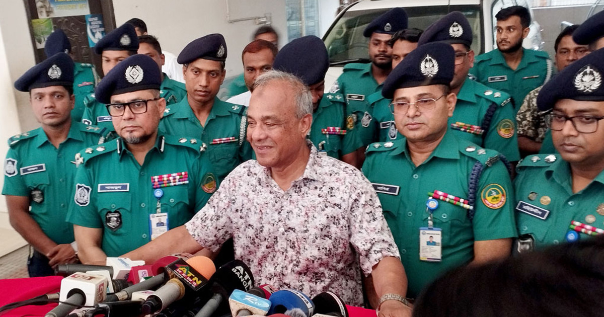 আপনারা লোকজনকে সচেতন করেন, সাংবাদিকদের স্বরাষ্ট্র উপদেষ্টা
