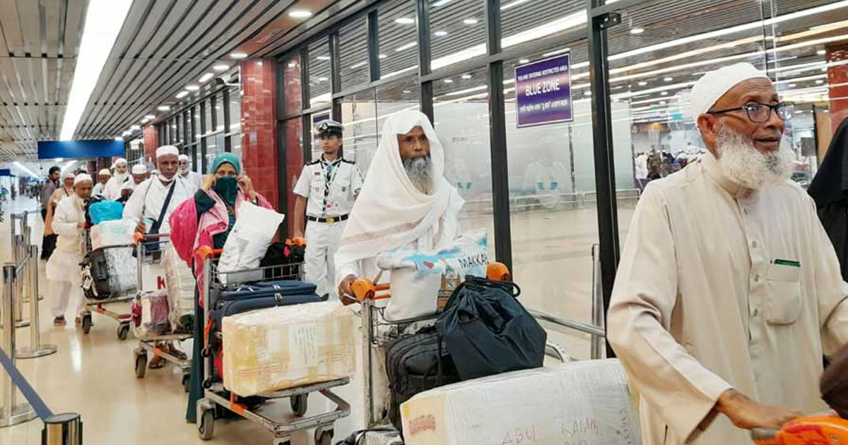 হজ শেষে দেশে ফিরছেন হাজিরা