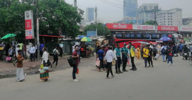 স্বস্তিতে ঢাকায় ফিরছেন কর্মজীবীরা