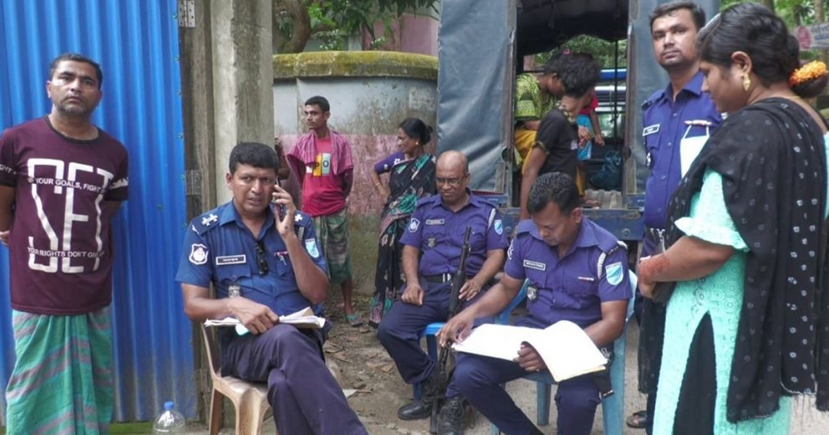 ফরিদপুরে মায়ের বিবস্ত্র মরদেহ উদ্ধার, ৫ বছরের শিশুকে জীবিত উদ্ধার