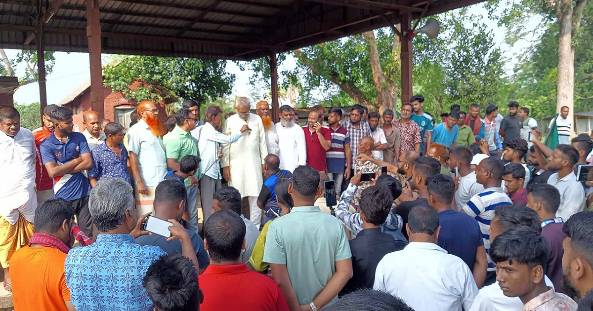 রাজশাহীতে রেলপথ অবরোধ, সারাদেশের সঙ্গে যোগাযোগ বন্ধ