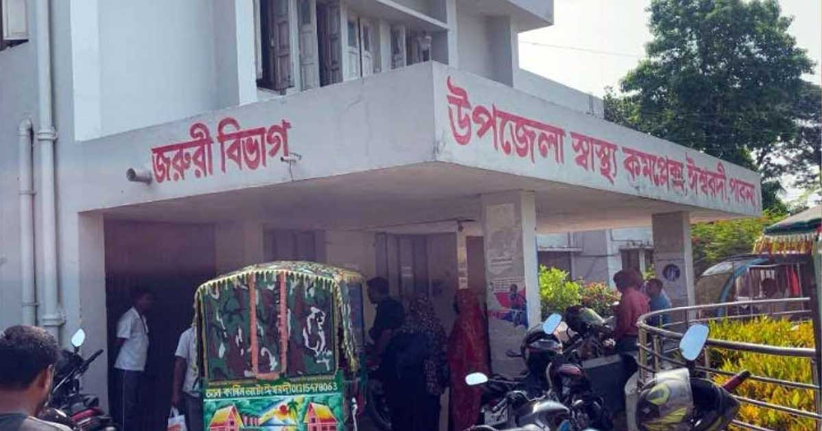 পাবনায় কাভার্ডভ্যান চাপায় মা-মেয়েসহ নিহত ৩
