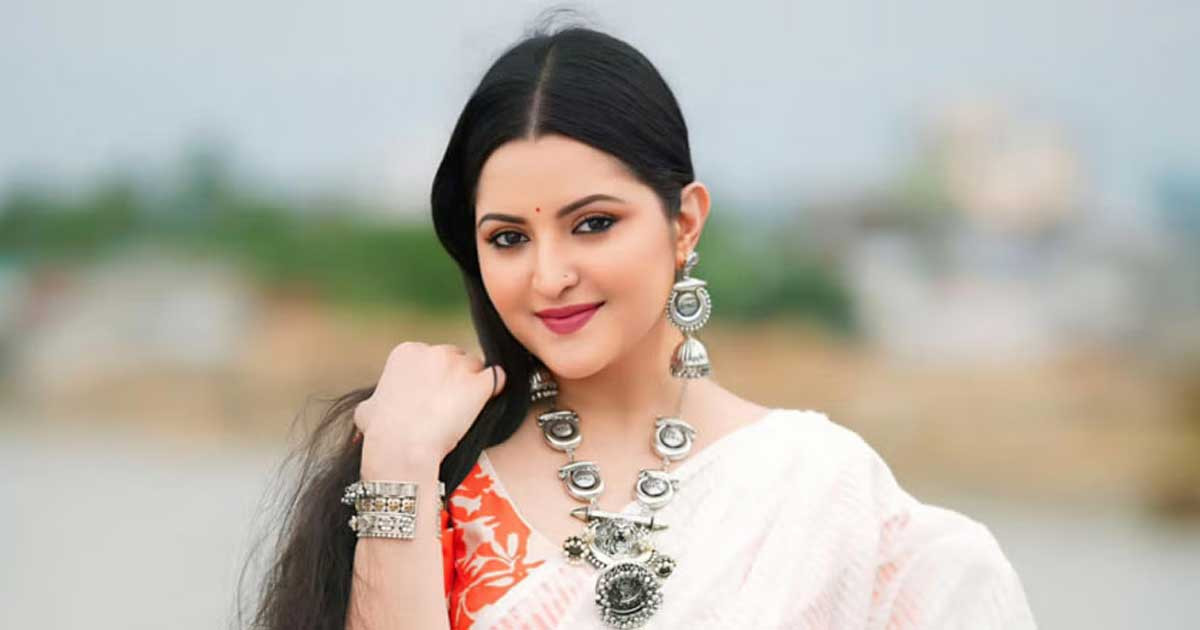 যে কারণে পুকুরে কাঁচের বাড়ি বানাতে চান পরীমনি