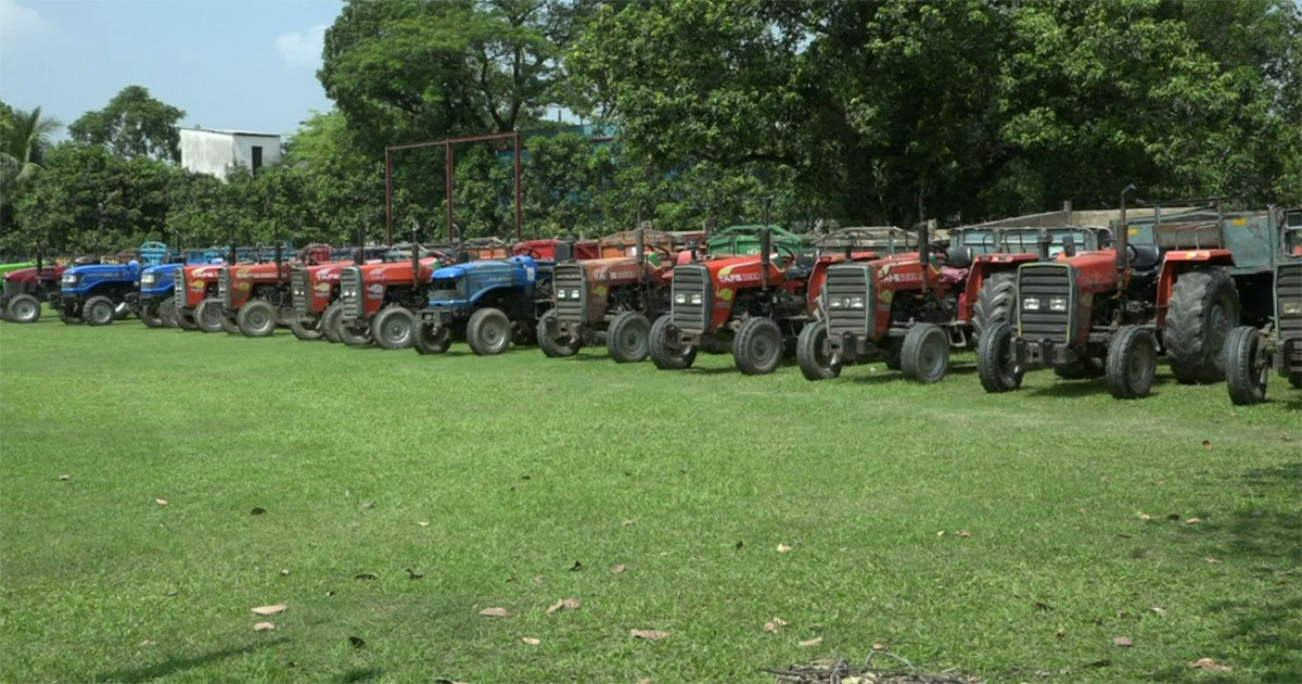 পুকুর খননের মাটি ইটভাটায় সরবরাহ, ৪০ ট্রাক্টর জব্দ
