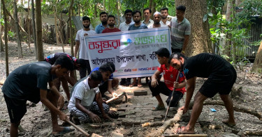 আগৈলঝাড়ায় রাস্তা সংস্কার করলো বসুন্ধরা শুভসংঘের বন্ধুরা