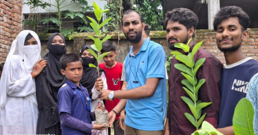 বসুন্ধরা শুভসংঘের আয়োজনে শিক্ষার্থীদের মাঝে চারা বিতরণ