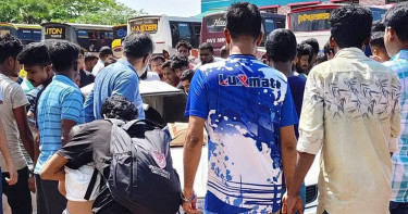 গোপালগঞ্জে বাস-প্রাইভেটকার সংঘর্ষে একই পরিবারের ৫ জন হতাহত