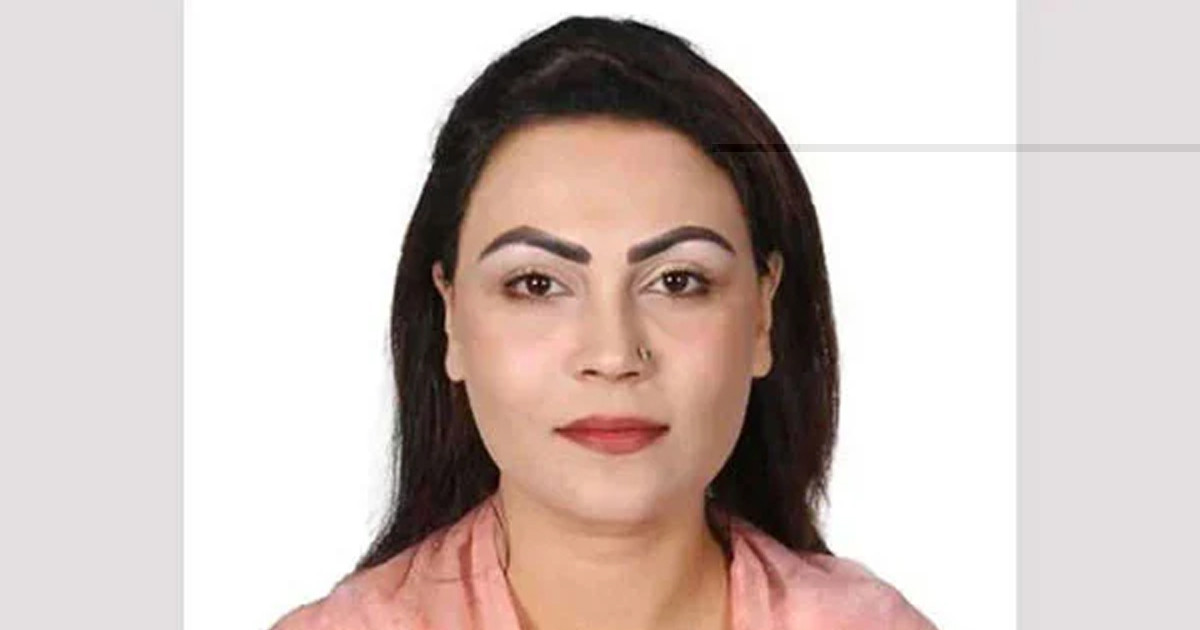 অন্তর্বর্তী সরকারকে বিতর্কিত করছেন উপদেষ্টারাই