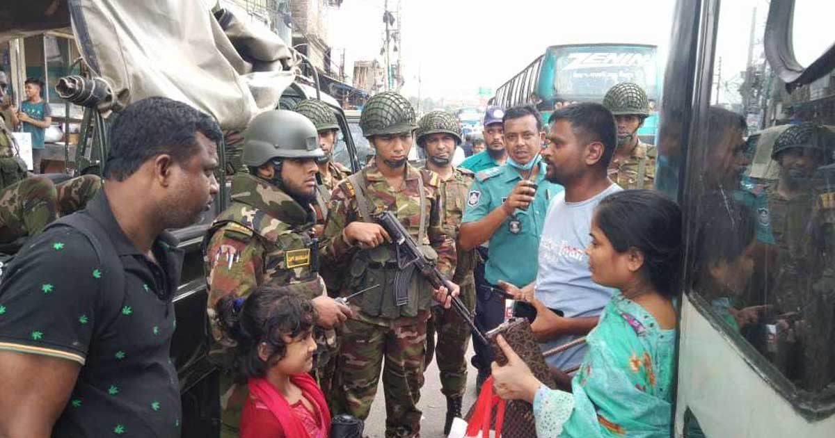 বাসের অতিরিক্ত ভাড়া আদায় প্রতিরোধে সেনাবাহিনীর অভিযান
