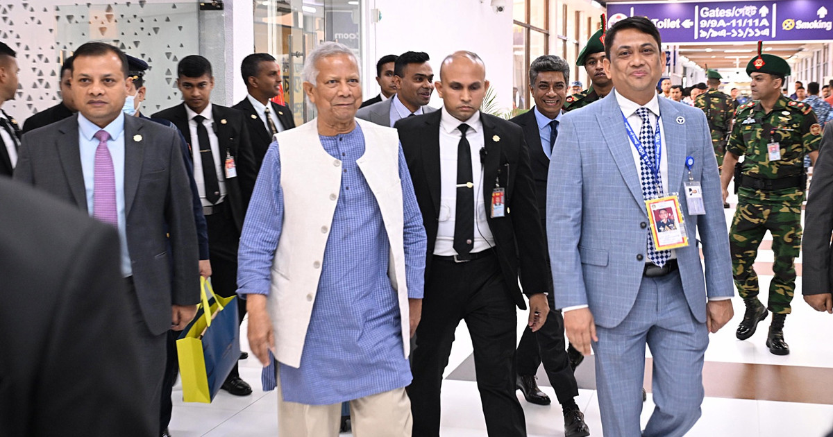 দেশে ফিরলেন প্রধান উপদেষ্টা
