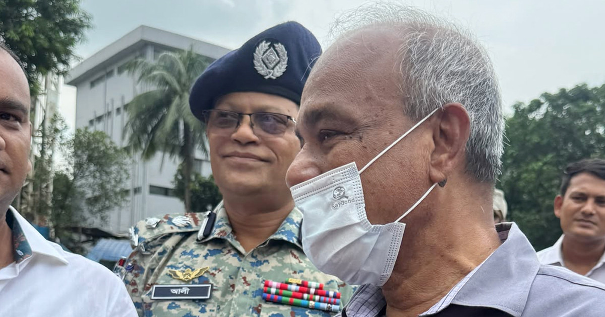 মাঠ পর্যায়ের পুলিশের কাছে ভারি মারণাস্ত্র থাকবে না: স্বরাষ্ট্র উপদেষ্টা