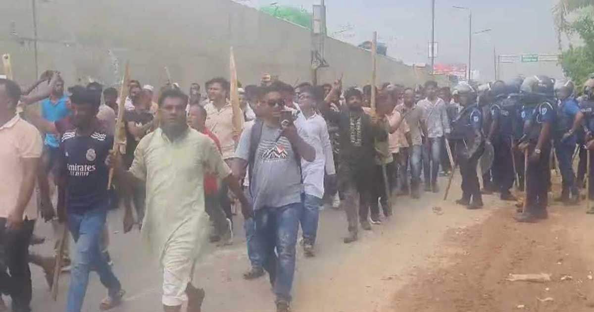 কমিটি ঘোষণা নিয়ে বিএনপির দুপক্ষের ধাওয়া পাল্টা ধাওয়া, ককটেল বিস্ফোরণ