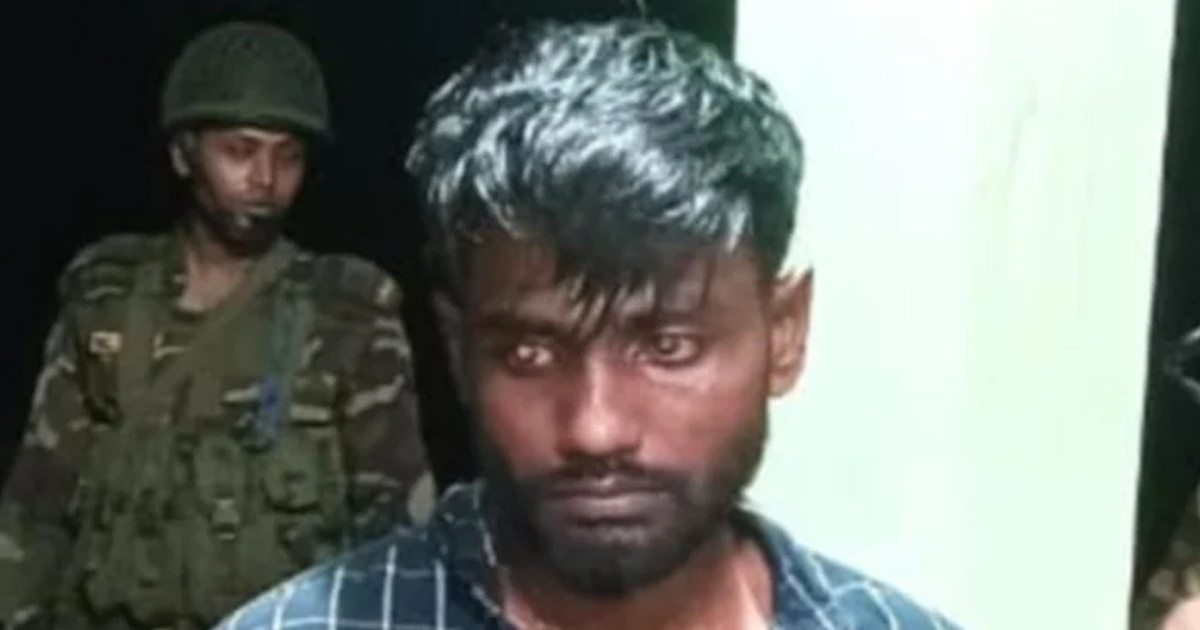 চলন্ত বাসে কলেজছাত্রীকে শ্লীলতাহানি, চালক আটক