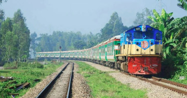 ট্রেনের ছাদ থেকে পড়ে প্রাণ গেলো তরুণের