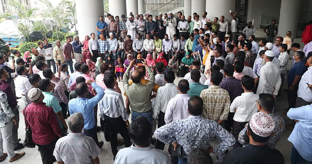 সচিবালয়ে কর্মচারীদের বিক্ষোভ গড়ালো ১৪তম দিনে