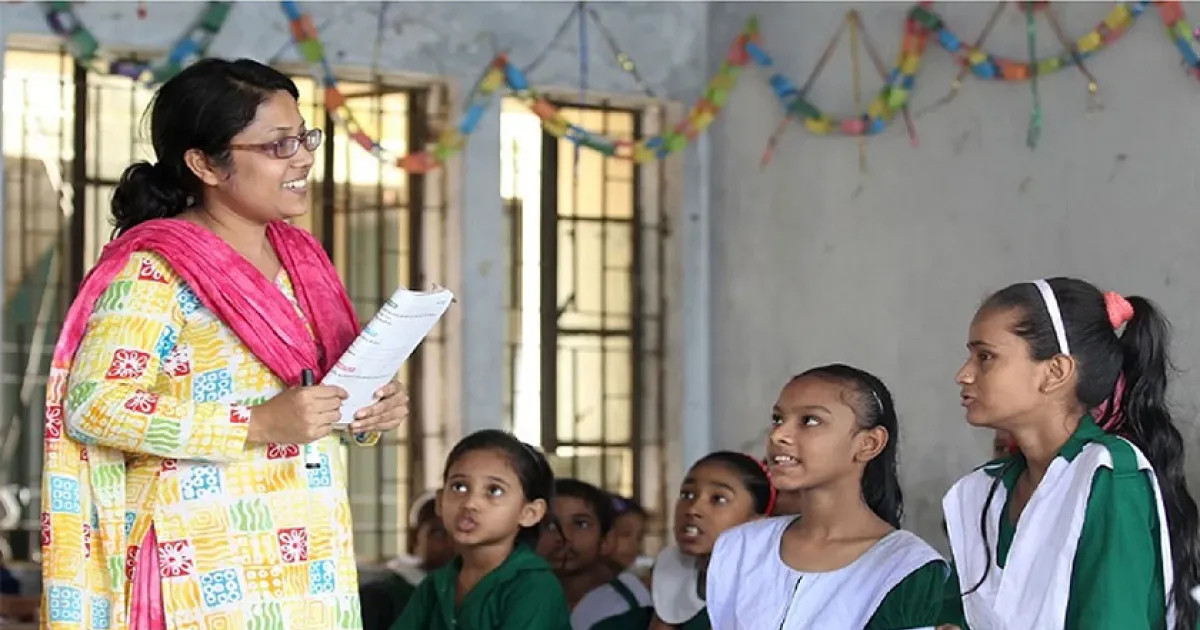 প্রাথমিক শিক্ষকদের ফেসবুক ব্যবহারে কঠোর নির্দেশনা