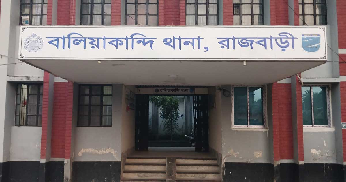 পরকীয়ায় বাধা দেওয়ায় স্ত্রীকে শ্বাসরোধে হত্যার অভিযোগ, স্বামী আটক