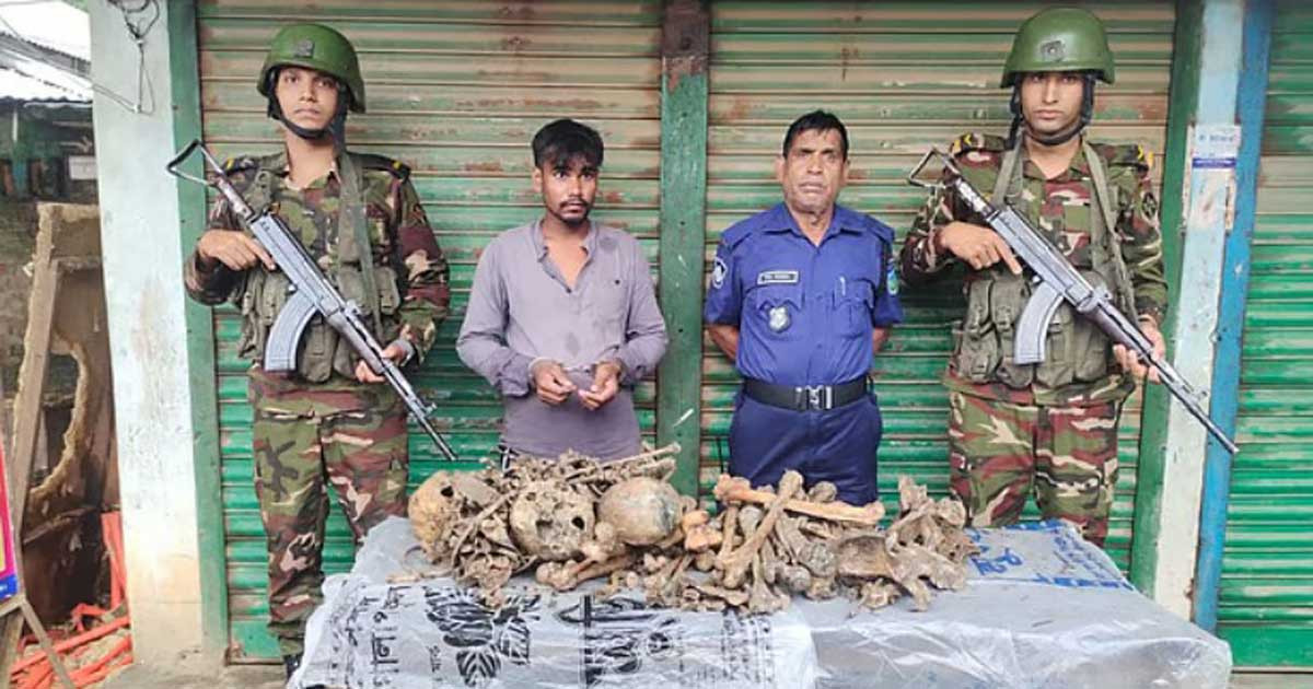 স্কুলব্যাগে মানুষের কঙ্কাল নিয়ে বাসে উঠে আটক চক্রের সদস্য