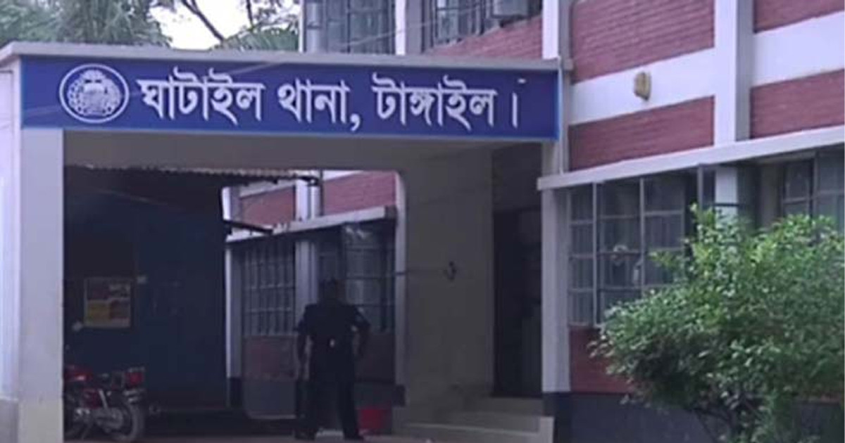 ‘ভয়ে ঘর থেকে বের হয় না, খেলতেও যায় না শিশুটি’
