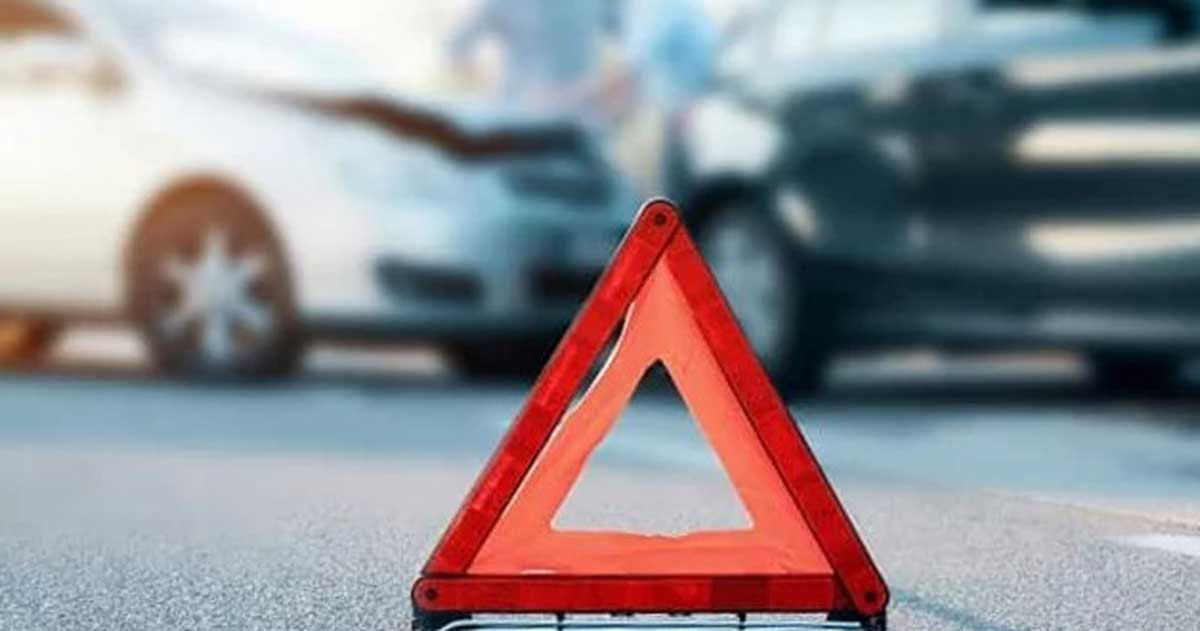 রামপুরায় বাস-অটো এবং প্রাইভেটকারের ত্রিমুখী সংঘর্ষ