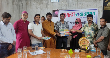 বদলগাছীর মেধাবী শিক্ষার্থীর হাতে পাঠ্যবই তুলে দিল শুভসংঘের বন্ধুরা