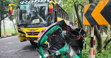 নাটোরে বাস ও সিএনজিচালিত অটোরিকশার সংঘর্ষে ঝরল ৪ প্রাণ