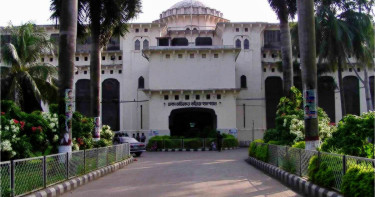 ঢাকা মেডিকেল কলেজ বন্ধ, হল ত্যাগের নির্দেশ