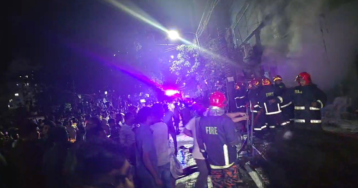 মিরপুরে ৬ তলা ভবনে আগুন