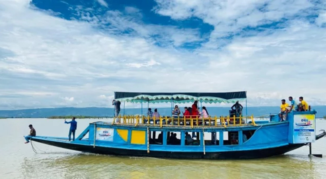টাঙ্গুয়ার হাওরে পর্যটকবাহী হাউসবোটে নিষেধাজ্ঞা