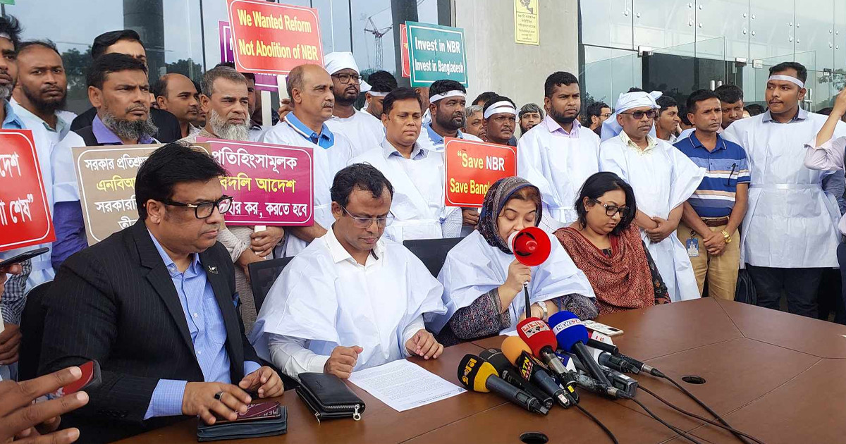 ‘দাবি না মানা পর্যন্ত কলমবিরতি চলবে’
