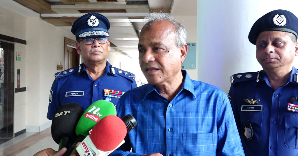 মব সৃষ্টিতে পুলিশের ভুল থাকলে তদন্ত করে ব্যবস্থা: স্বরাষ্ট্র উপদেষ্টা