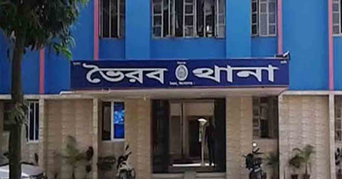 বাবাকে হত্যার পর পাশেই ঘুমিয়েছিল ছেলে