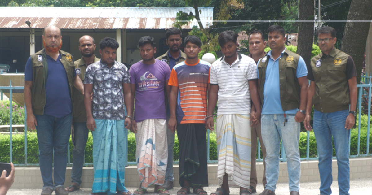 ভিসার নামে প্রতারণা, ৪ সদস্য গ্রেপ্তার