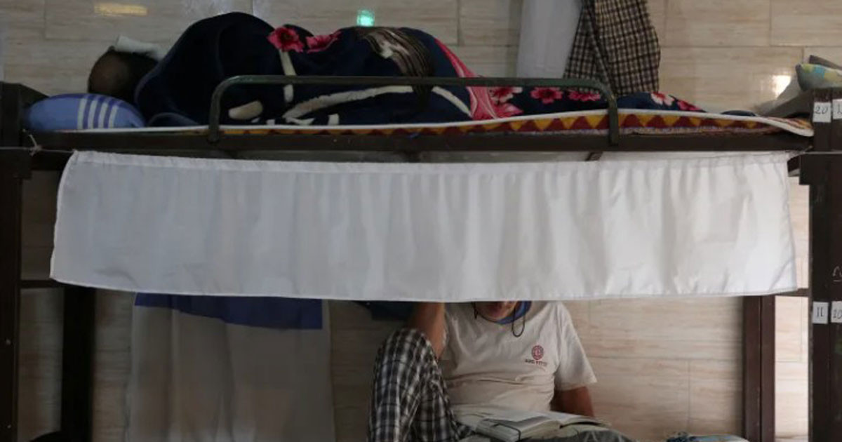 ইরানে কারাগারে হামলাকে ‘দায়িত্বজ্ঞানহীন’ বললেন বন্দীর বোন