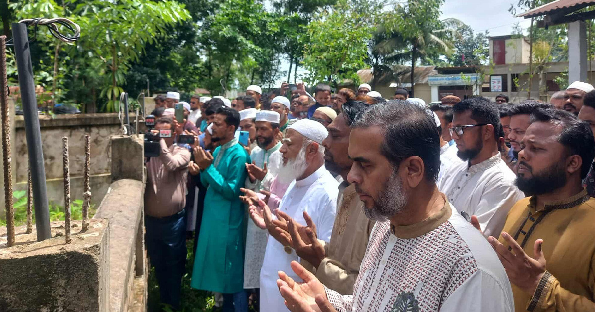 প্রয়াত জামায়াত নেতার কবর জিয়ারত করলেন শফিকুর রহমান