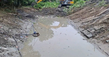 মাদারীপুরে পৌরসভার উদ্যোগে খাল খনন শুরু