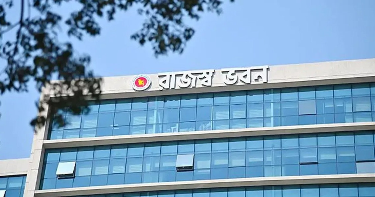 কর্মস্থলে যোগ দিলেন কর্মকর্তা-কর্মচারীরা, রাজস্ব ভবনের পরিবেশ স্বাভাবিক