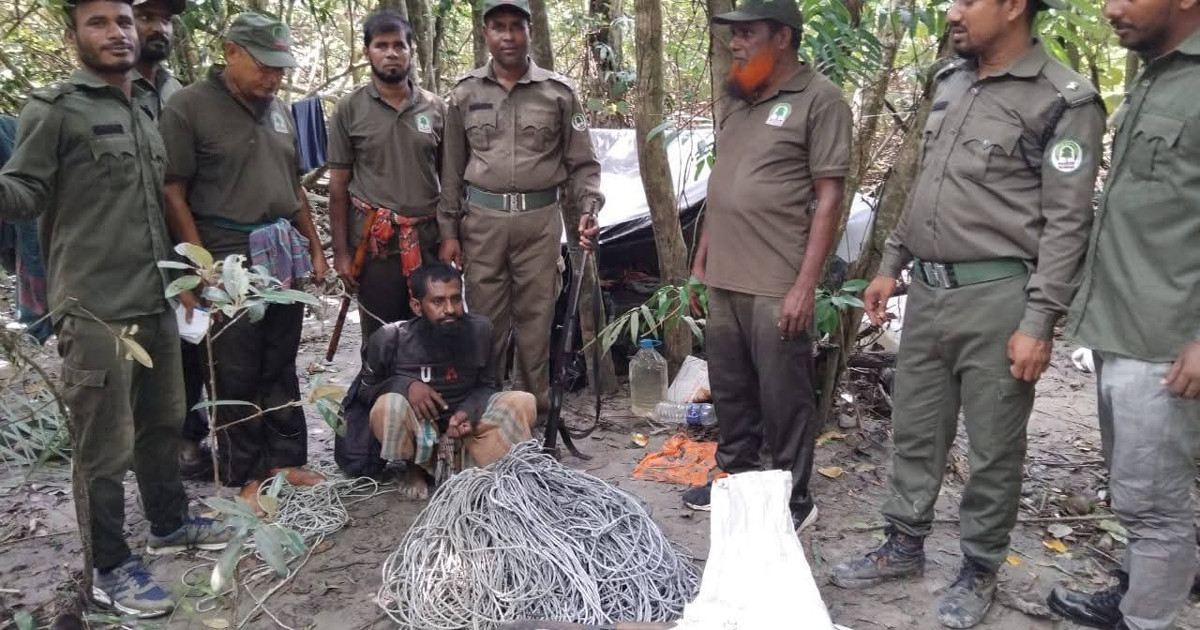 ৩০০ ফাঁদসহ হরিণ শিকারি দলের উপপ্রধান গ্রেপ্তার